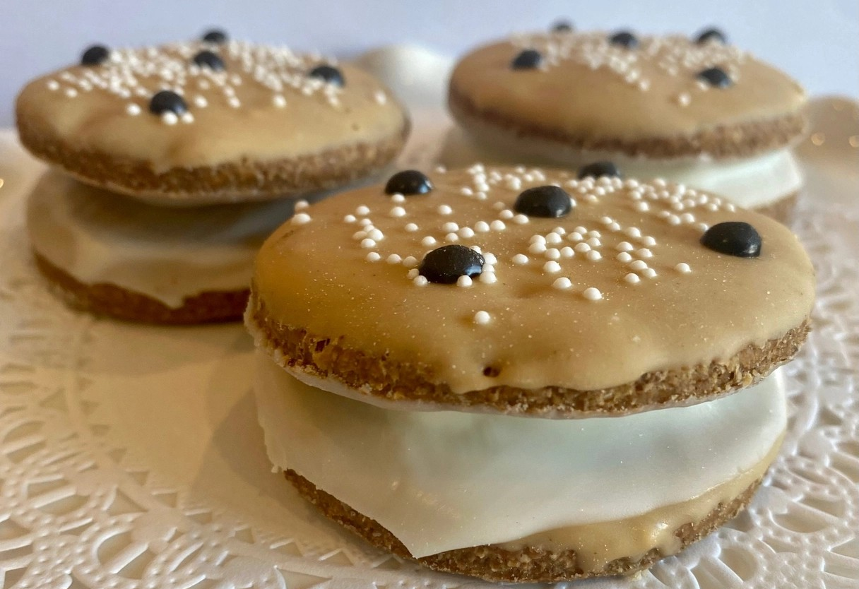 Chocolate Chip Dog Treat Sandwiches (CASE OF 6)